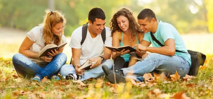 Bí quyết kết bạn với người Nga khi đi du học 1 Kết bạn với người Nga và duy trì mối quan hệ với họ không chỉ giúp bạn hòa nhập nhanh chóng mà còn mở ra nhiều cơ hội học hỏi và phát triển