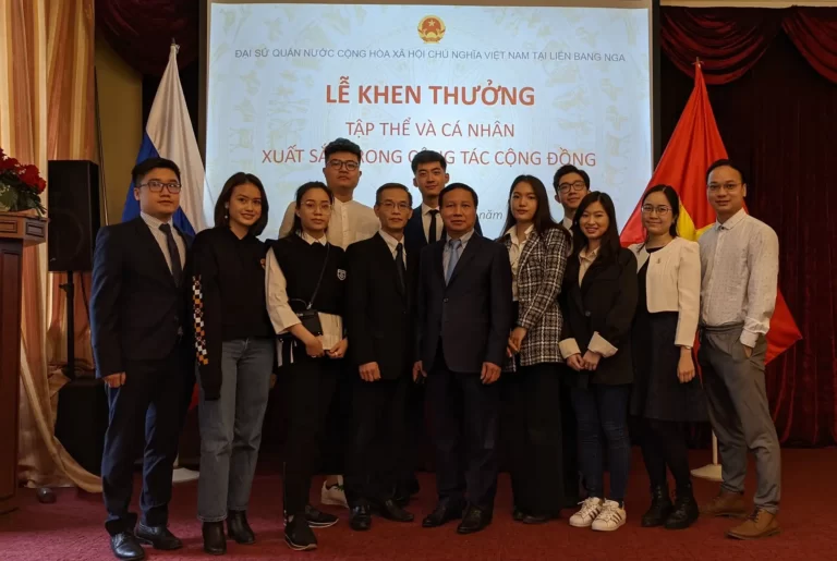 Đại sứ quán Việt Nam tại Nga chúc mừng lưu học sinh tốt nghiệp 18 dai su quan