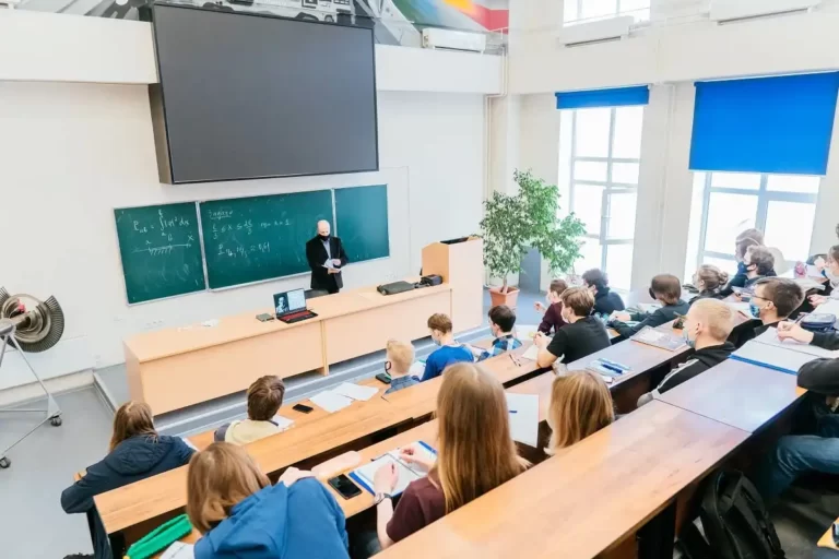 Chuẩn bị cập nhật Danh sách chuyên ngành Giáo dục đại học Nga 9 giang duong dai hoc tai nga