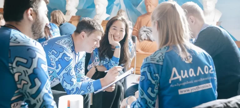 Hội trại Thanh niên Quốc tế kỷ niệm 25 năm Nga tham gia Hội đồng Châu Âu 9 hoi trai sinh vien quoc te dialog