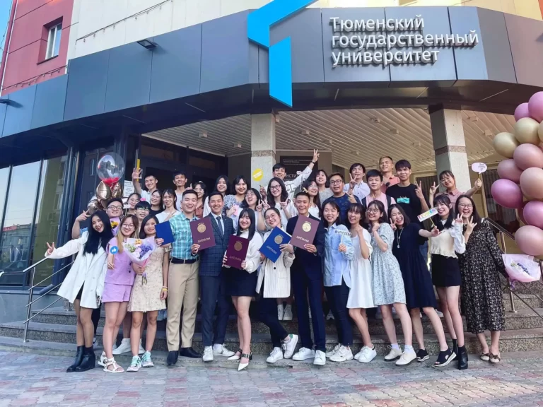 Khoảng khắc tốt nghiệp của Lưu học sinh Tyumen 20 sinh vien tyumen tot nghiep