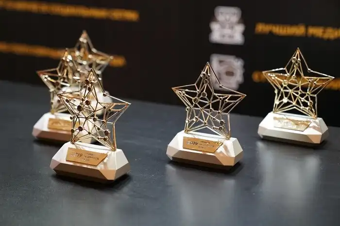 Đóng đơn xét tuyển Giải thưởng "Vì sự trung thành với Khoa học" năm 2021 5 cup vi su trung thanh voi khoa hoc