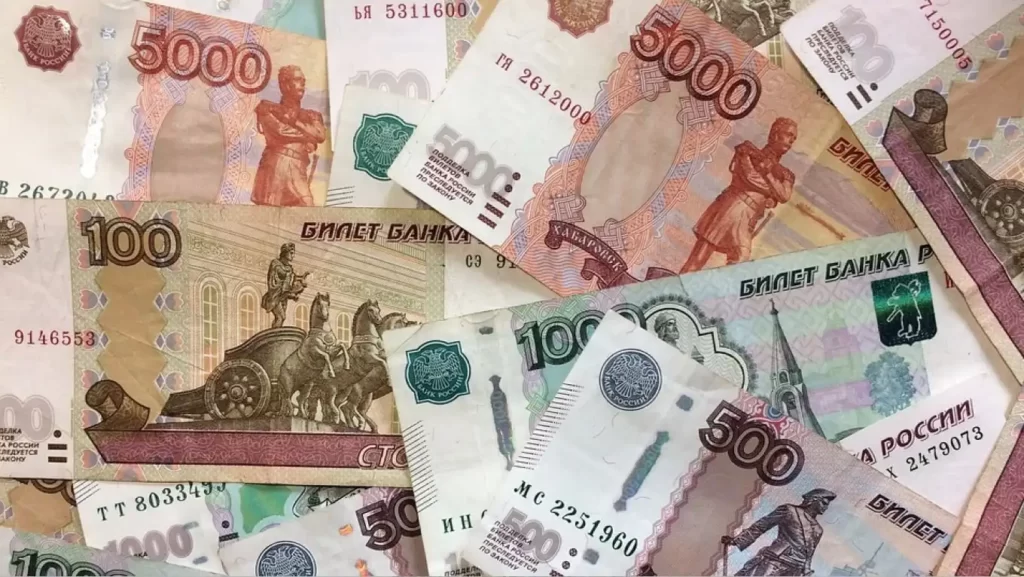 Học phí đại học ở Nga tăng 12% trong năm 2025 1 tien rub