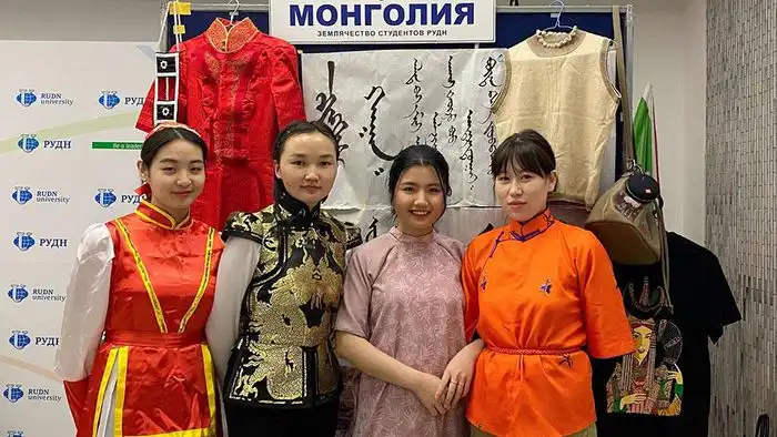 Cái tết xa nhà đầu tiên của cô sinh viên Việt đam mê lịch sử thế giới 9 cai tet xa nha dau tien cua co sinh vien viet dam me lich su the gioi