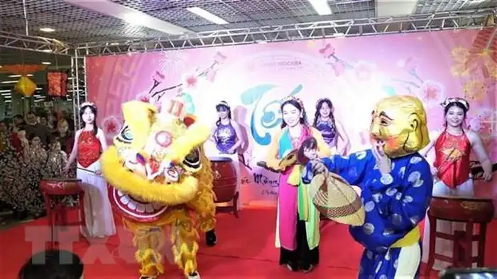le hoi tet co truyen tai trung tam cua nguoi viet o thu do moscow 01