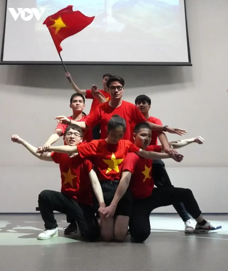 chung ket cuoc thi giai dieu thanh nien tai lien bang nga 3