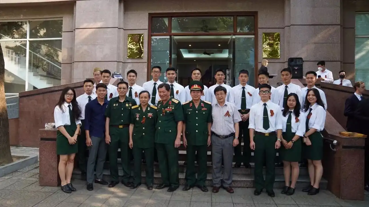 Đại sứ quán Nga tổ chức Lễ tưởng niệm “Trung đoàn bất tử” 4 dai su quan lien bang nga to chuc le tuong niem trung doan bat tu 02