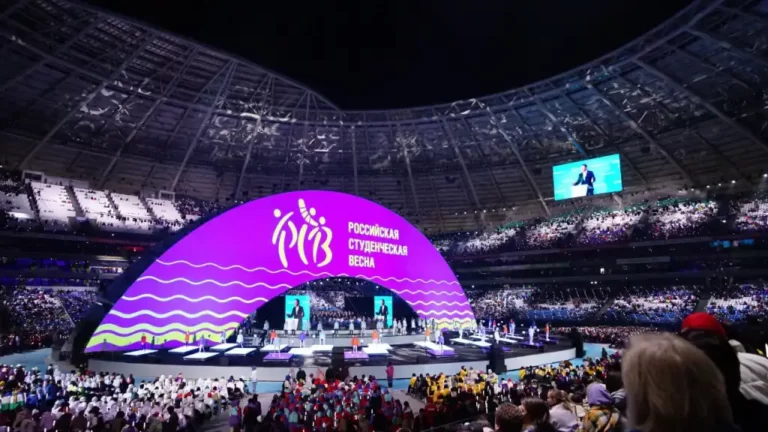 le hoi mua xuan sinh vien nga da khai mac tai vung samara