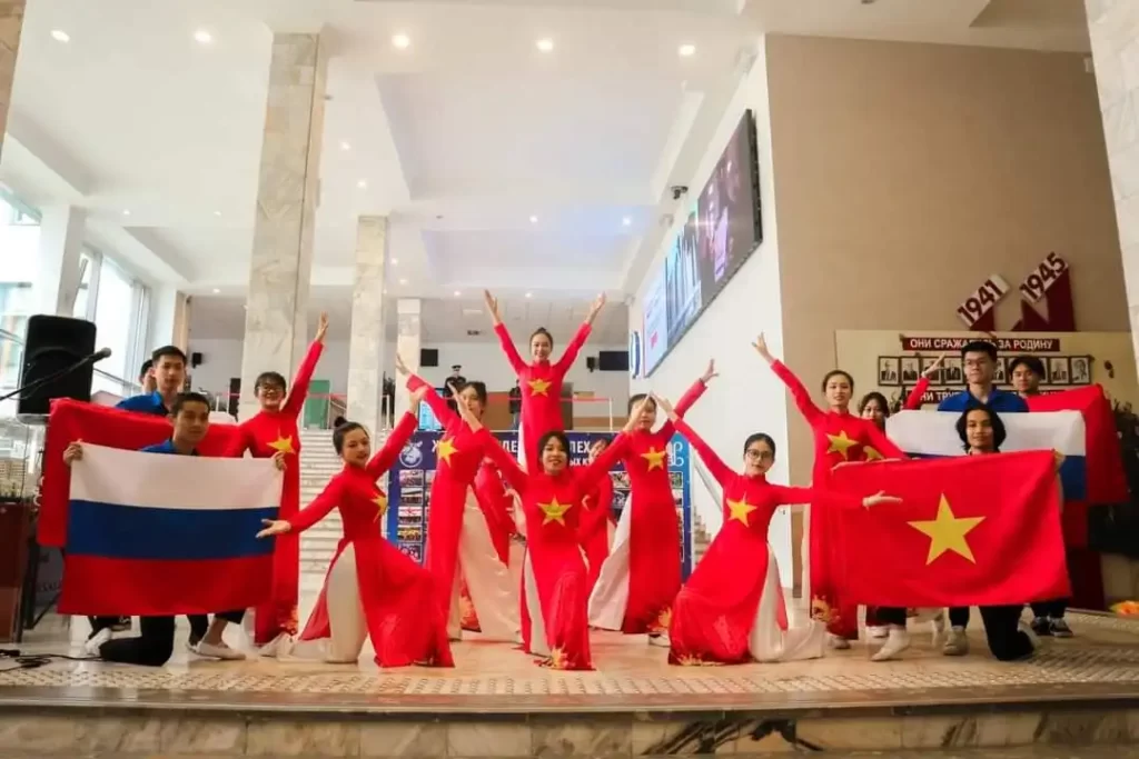 Sinh viên Việt Nam tham dự Lễ hội ẩm thực quốc tế tại trường Plekhanov 1 sinh vien viet nam tham du le hoi am thuc quoc te tai truong plekhanov