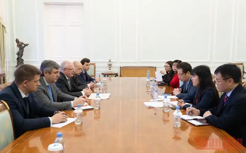 Đại sứ Đặng Minh Khôi làm việc với Đại học Kinh tế St. Petersburg 1 dai su dang minh khoi lam viec voi dai hoc kinh te saint petersburg 02