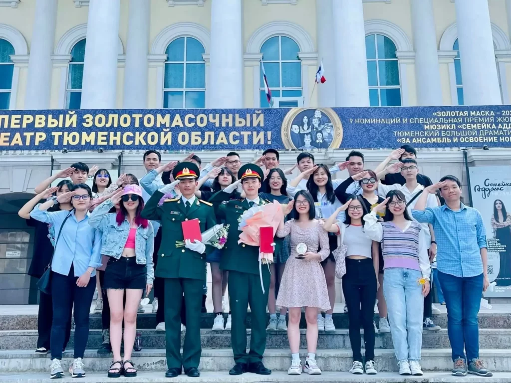 thanh pho tyumen da co sinh vien viet nam nhan bang do