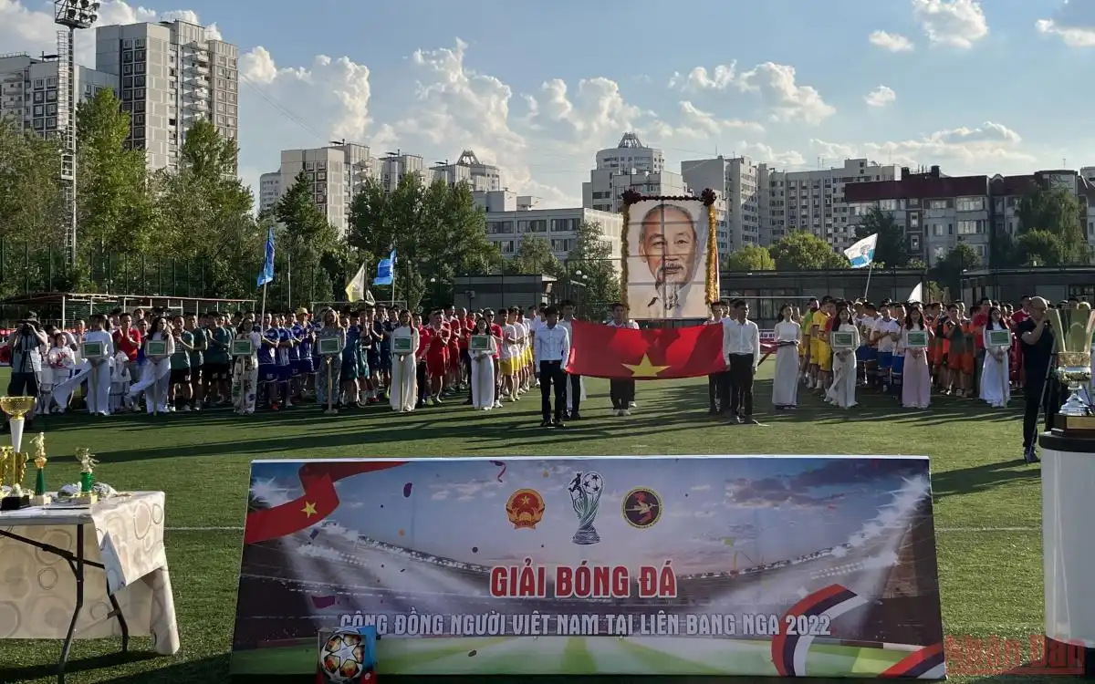 khai mac giai bong da cong dong nguoi viet nam tai nga he 2022