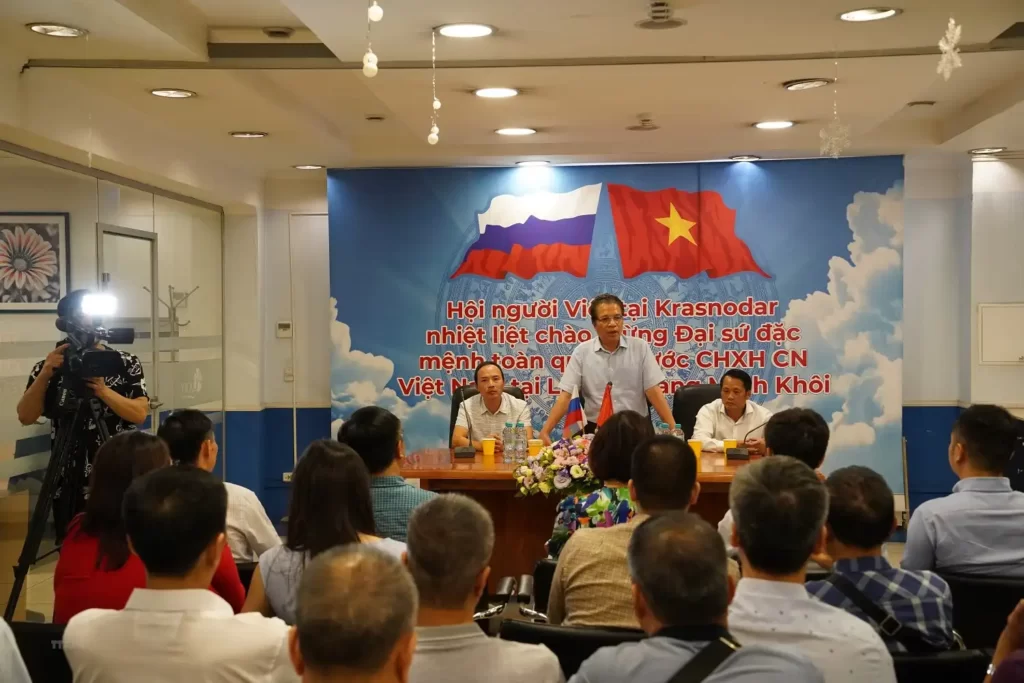 dai su viet nam tham cong dong du hoc sinh va nguoi viet o krasnodar
