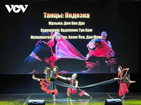 Nhìn lại chương trình ''Giai điệu Tổ quốc'' dành cho người Việt tại Nga 4 nhin lai chuong trinh giai dieu to quoc danh cho nguoi viet tai nga 3
