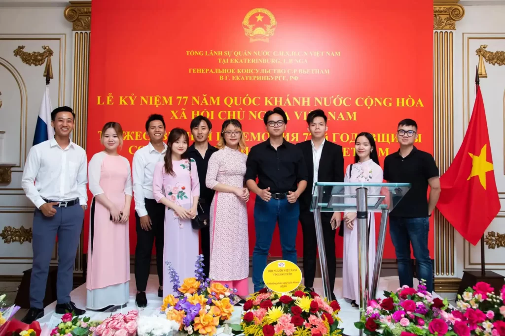 Kỷ niệm Quốc khánh cùng Cộng đồng người Việt tại Ekaterinburg 1 ky niem quoc khanh cung cong dong nguoi viet tai ekaterinburg