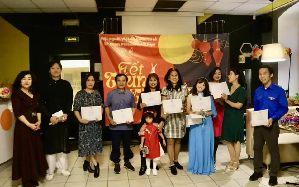 Lễ hội đêm rằm của cộng đồng người Việt tại Saint Petersburg 1 le hoi dem ram cua cong dong nguoi viet tai saint petersburg