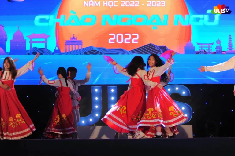 chuong trinh khai giang va chao tan sinh vien 2022 tai khoa nga ulis
