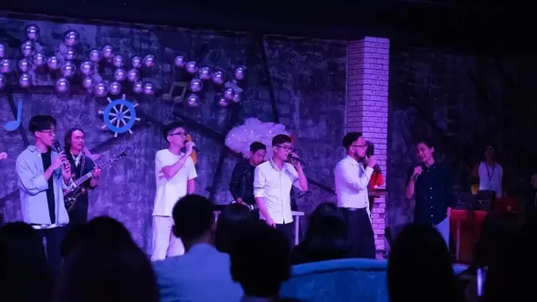 hanh trinh thanh xuan cua cong dong sinh vien va thanh nien viet tai nga