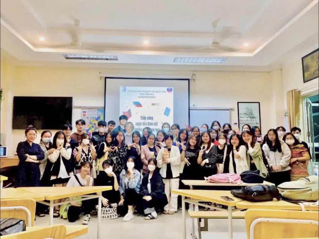 sinh hoat dau nam tai clb khoa nga dhnn da nang