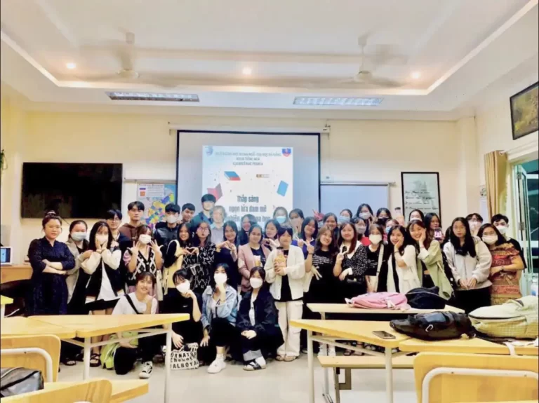 Sinh hoạt đầu năm tại CLB Весёлые Ребята, Khoa Nga ĐHNN Đà Nẵng 11 sinh hoat dau nam tai clb khoa nga dhnn da nang