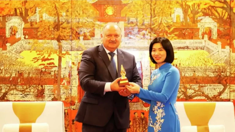 tuong dai bac ho se duoc khanh thanh tai saint petersburg vao nam 2023