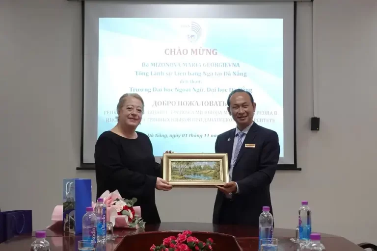 Đại học Ngoại ngữ - ĐH Đà Nẵng tiếp Tổng Lãnh sự Liên bang Nga 9 dai hoc ngoai ngu dh da nang tiep tong lanh su lien bang nga