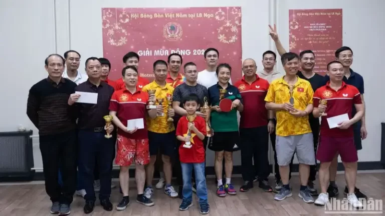 nguoi viet tai nga tranh tai bong ban chao nam moi 2023