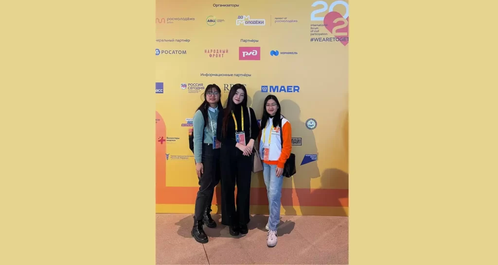 sinh vien viet nam tham du dien dan tinh nguyen vien 2022