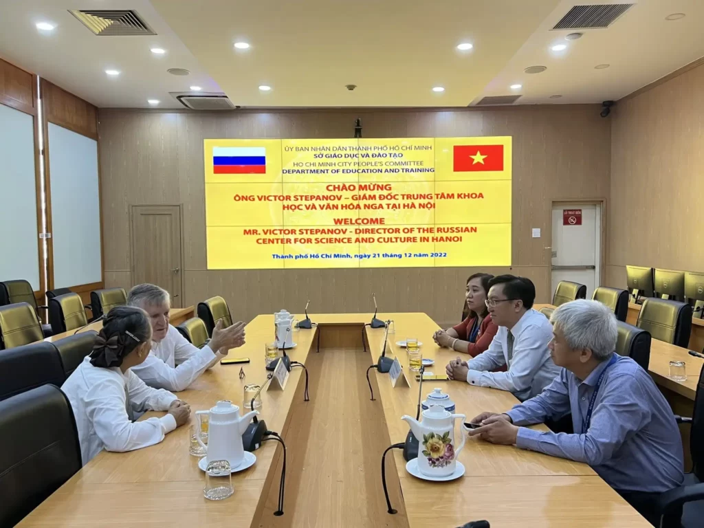 Tp. Hồ Chí Minh sẽ đẩy mạnh hỗ trợ quảng bá nền giáo dục Nga 1 tp ho chih se day manh ho tro quang ba nen giao duc nga