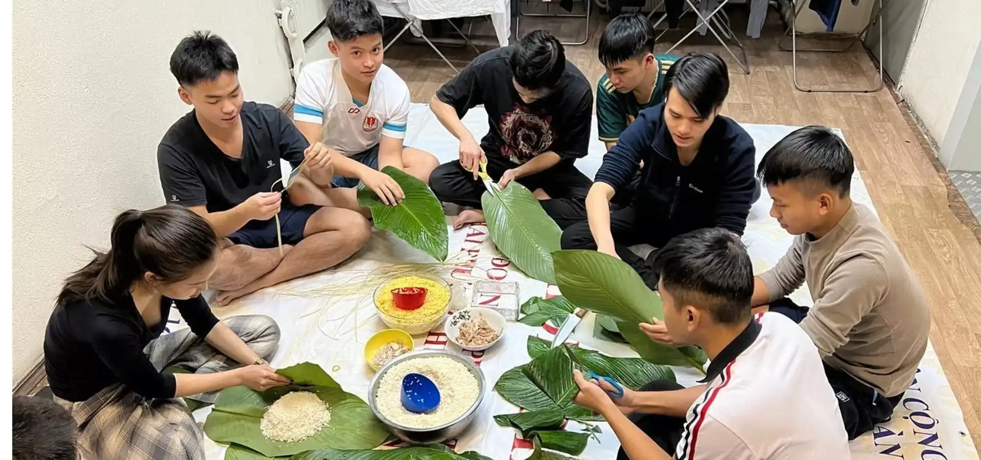 nguoi viet tai nga vui mung vi tet nguyen dan van day du