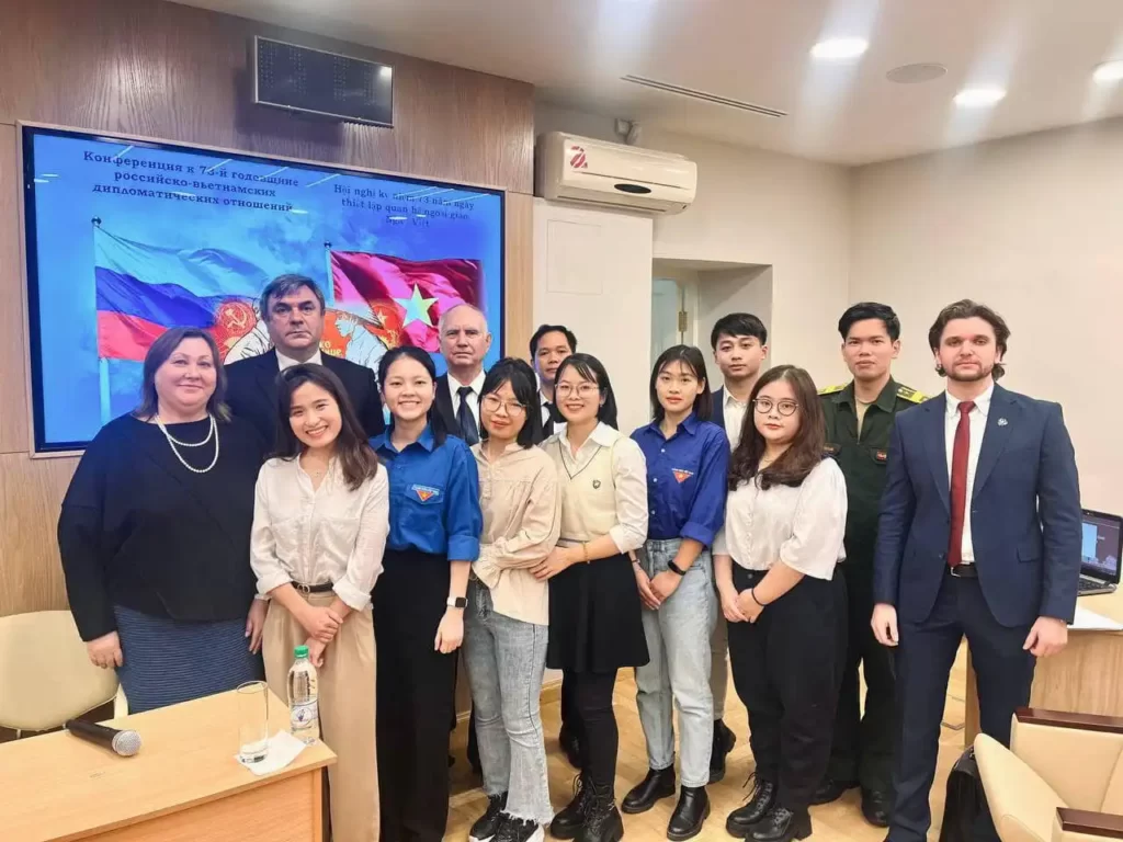 Sinh viên Việt Nam tham dự Hội thảo Quan hệ ngoại giao Việt-Nga 1 sinh vien viet nam tham du hoi thao quan he ngoai giao viet nga Copy