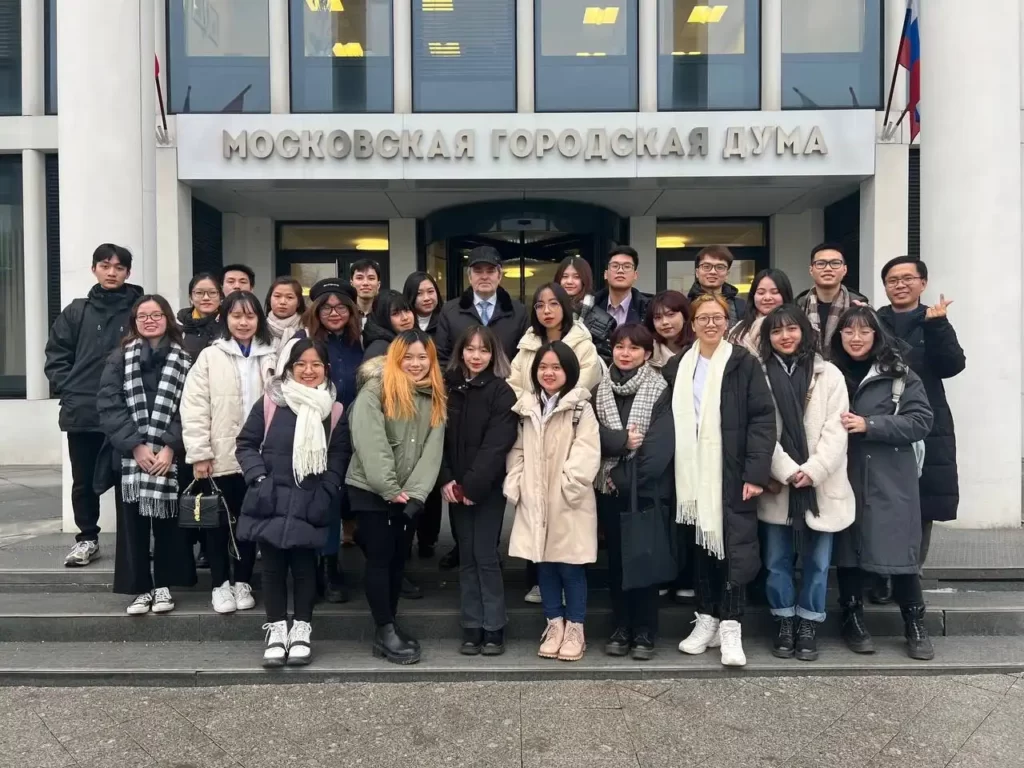 Sinh viên Việt Nam thăm quan Duma Thành phố Moscow 1 sinh vien viet nam tham quan duma thanh pho moscow Copy