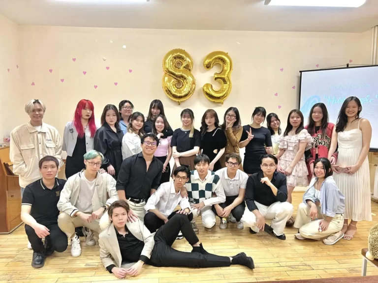 dem tiec sac huong don 8 3 muon cung luu hoc sinh ekaterinburg