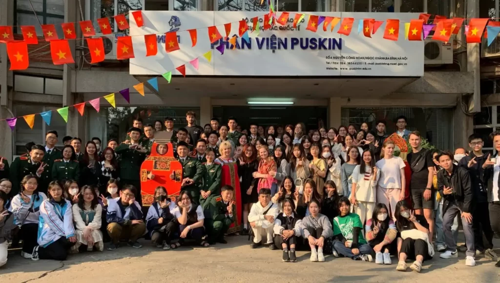 Độc đáo lễ hội tiễn mùa đông 2023 do Phân viện Pushkin tổ chức 1 doc dao le hoi tien mua dong 2023 do phan vien pushkin to chuc