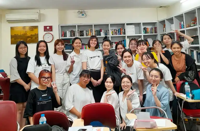 Sinh viên khoa Nga tại Tp. HCM kỷ niệm Ngày thơ thế giới 2023 1 sinh vien khoa nga tai tp hcm ky niem ngay tho the gioi 2023