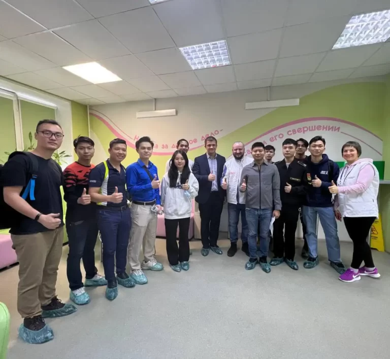 sinh vien viet nam tai st petersburg tham gia hien mau nhan dao