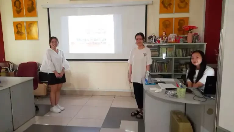 sinh vien dai hoc su pham tp hcm tim hieu ve cac ngay le o nga