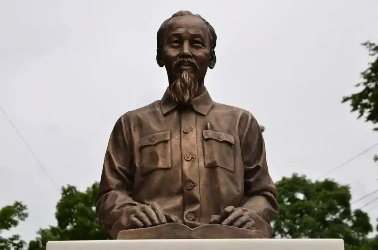 tuong dai ho chi minh tai saint peterburg se khanh thanh vao thang 6