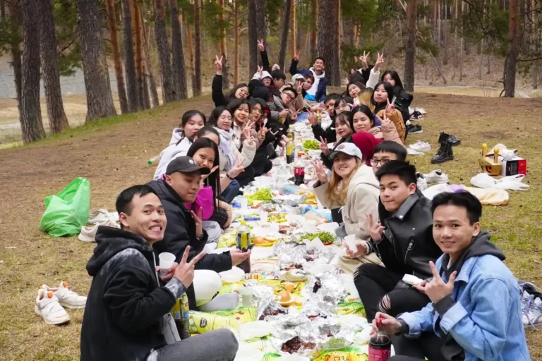 Du học sinh tại Tyumen tổ chức gặt mặt Kỷ niệm Giải phóng miền Nam 17 du hoc sinh tai tyumen to chuc gat mat ky niem giai phong mien nam