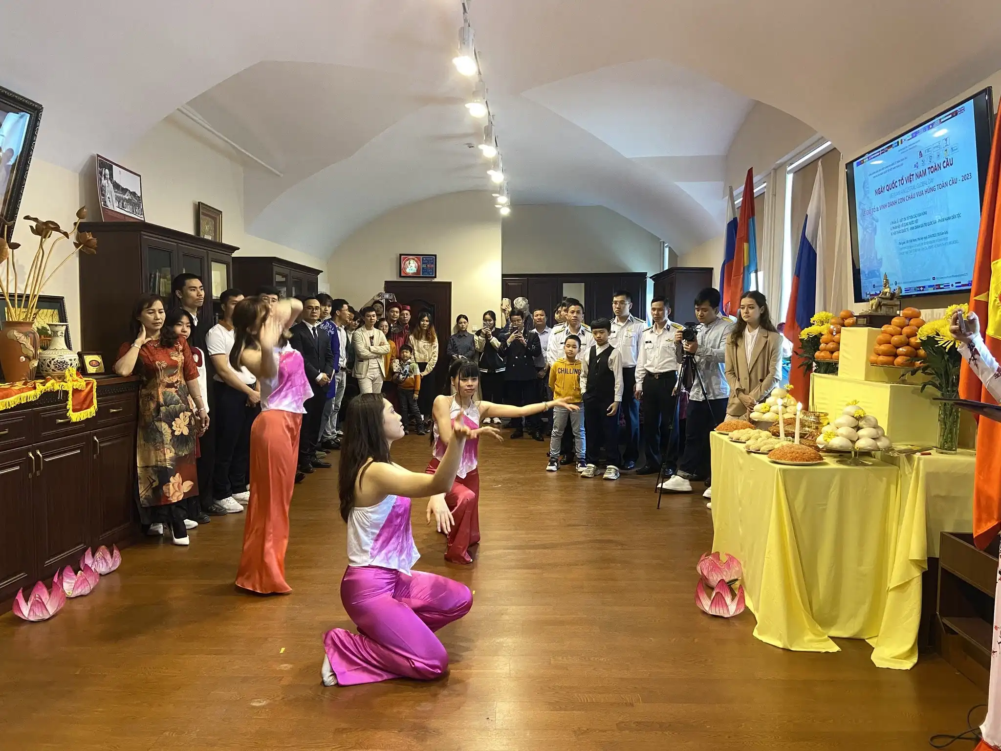 Sinh viên Saint Petersburg kỷ niệm Ngày Quốc tổ Việt Nam toàn cầu 2023 2 sinh vien saint petersburg ky niem ngay quoc to viet nam toan cau 2023