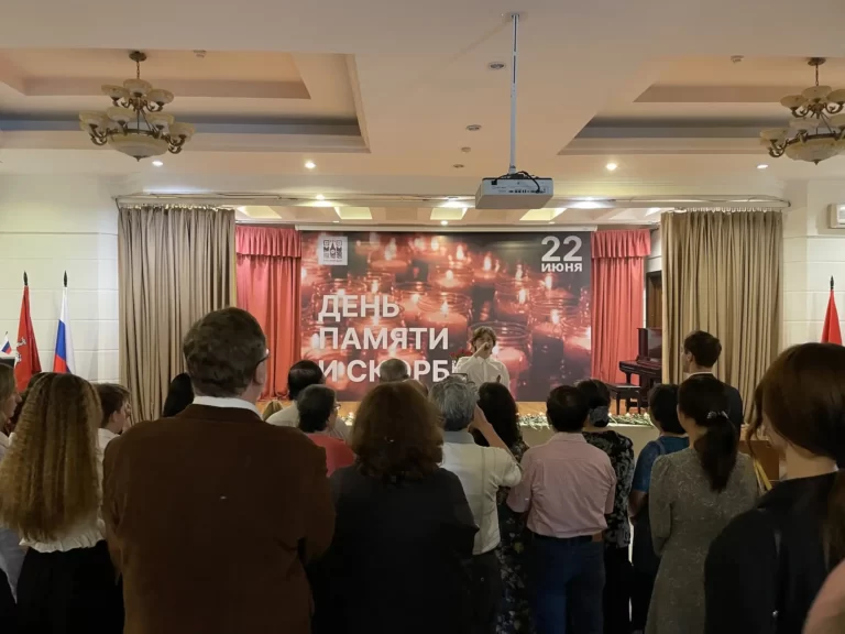 Kỷ niệm 82 năm Ngày Tưởng niệm và Đau buồn tại Hà Nội 9 ky niem 82 nam ngay tuong niem va dau buon tai ha noi