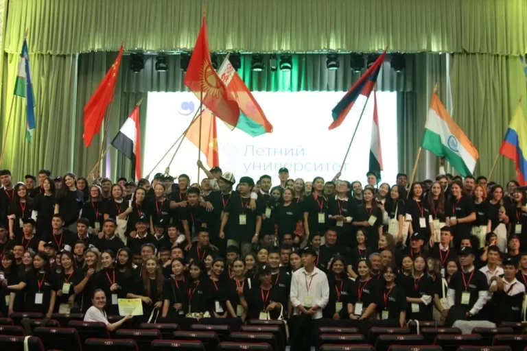 dai hoc mua he yekaterinburg 2023 doan ket sinh vien tu 25 quoc gia
