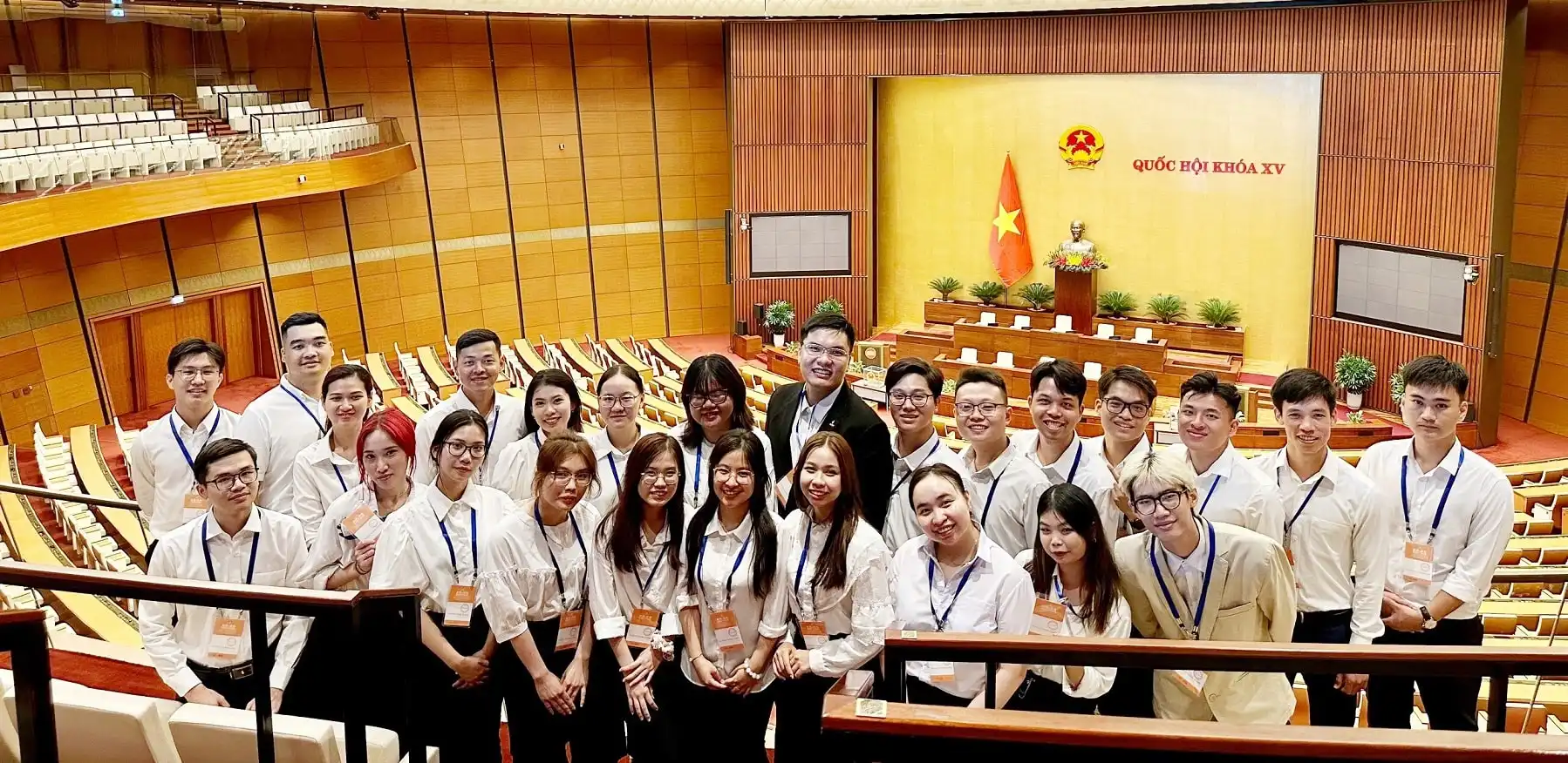 doan du hoc sinh viet nam tai nga tham quan toa nha quoc hoi 2023