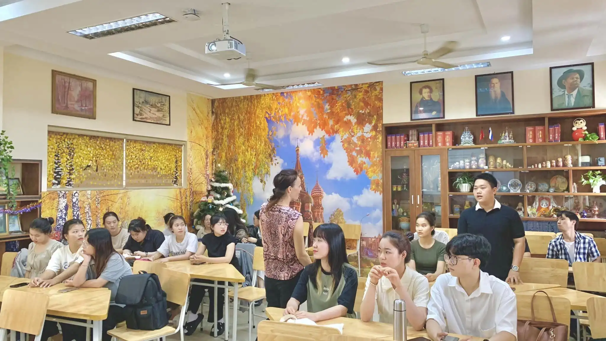 ĐHNN Đà Nẵng tổ chức ngoại khóa định kỳ về giao tiếp tiếng Nga 2 dhnn da nang to chuc ngoai khoa dinh ky ve giao tiep tieng nga