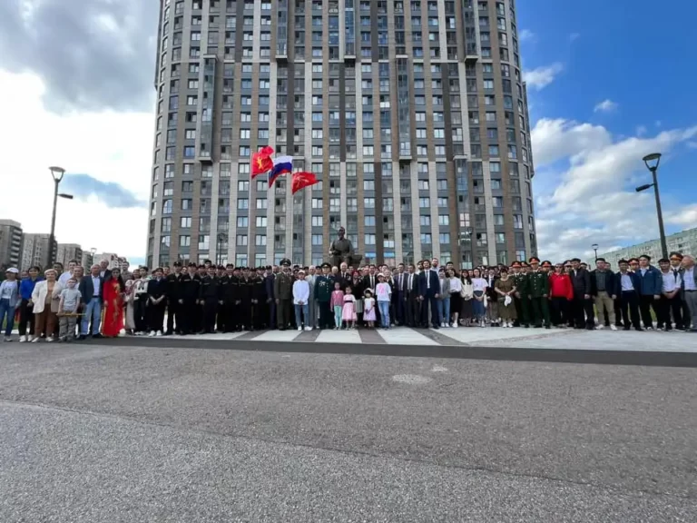 Lễ dâng hoa của Sinh viên Việt Nam tại Saint Petersburg nhân ngày 2/9/2023 8 le dang hoa cua sinh vien viet nam tai saint petersburg nhan ngay 2 9 2023