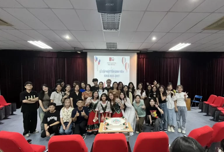 recap buoi gap mat tan sinh vien n23 tai khoa nga dai hoc ha noi