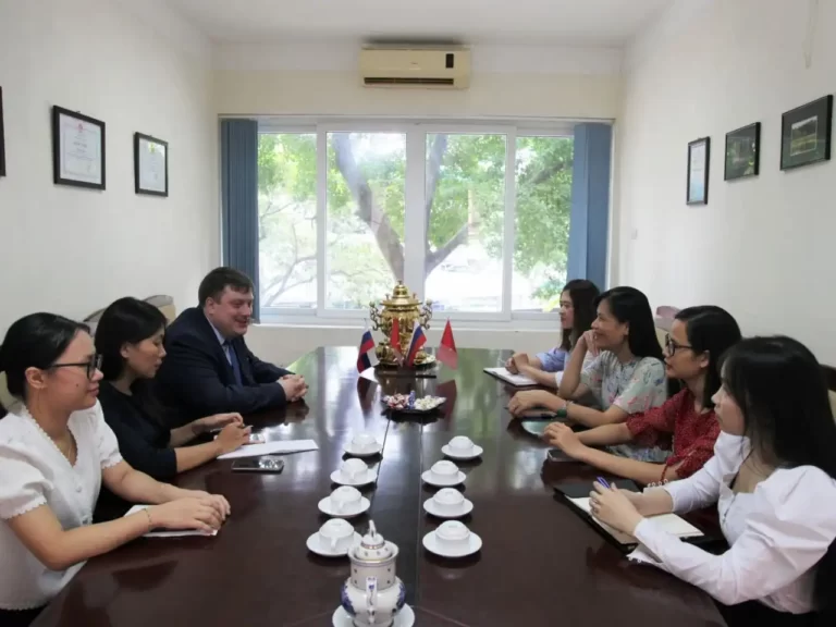 buoi lam viec cua rossotrudnichestvo va phan vien pushkin tai viet nam