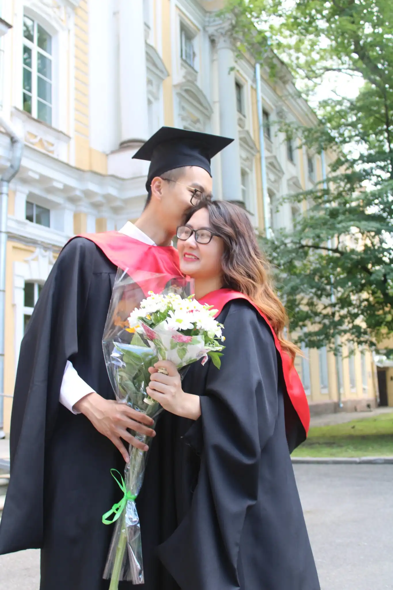 nguyen thi quynh anh va dang thanh nhan thac si su pham dai hoc su pham quoc gia nga mang ten herzen 2