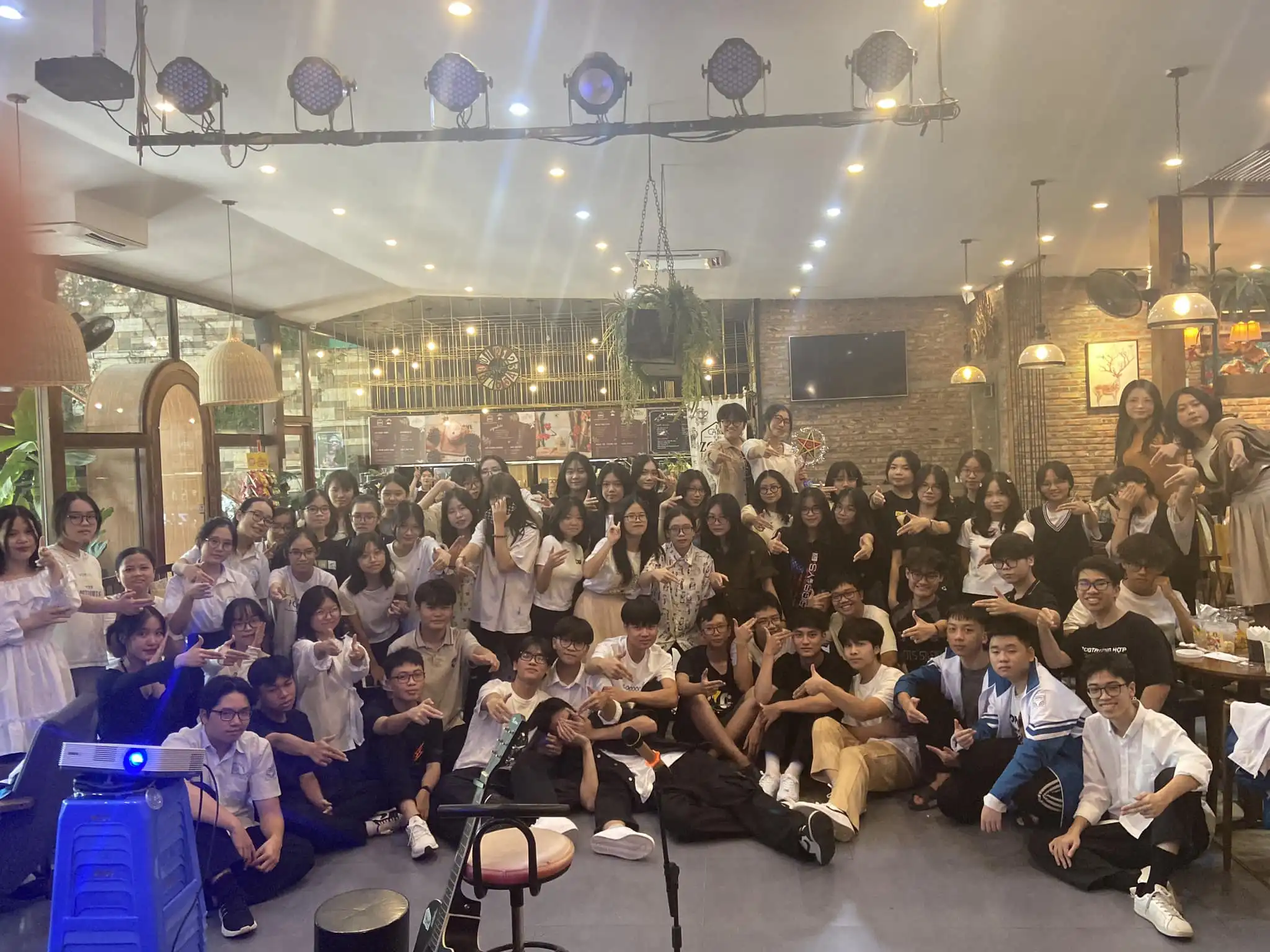 Buổi gặp gỡ giao lưu ba khối lớp Nga thuộc THPT Chuyên Nguyễn Trãi, Hải Dương 2 buoi gap go giao luu ba khoi lop nga thuoc thpt chuyen nguyen trai hai duong