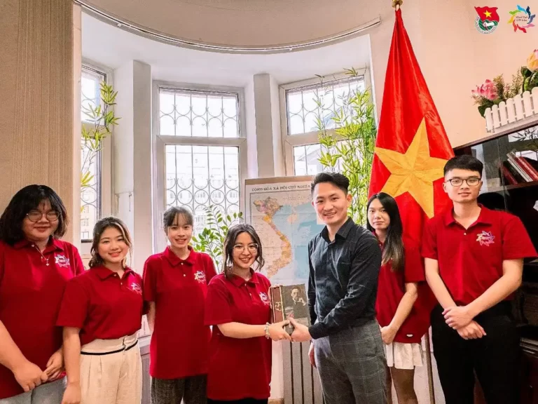 buoi lam viec giua ban can su doan va to chuc vong tay viet nga